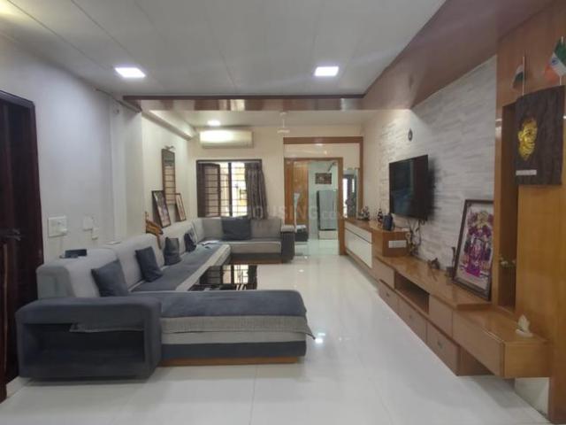 5 BHK Apartment in Bodakdev for resale Ahmedabad. The reference number is 21069984