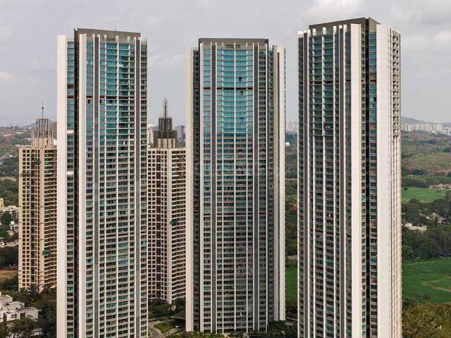 5 BHK Apartment in Goregaon East for resale Mumbai. The reference number is 20803013