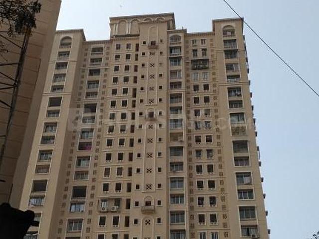 5 BHK Apartment in Goregaon West for resale Mumbai. The reference number is 21304536