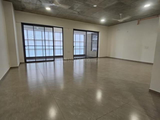5 BHK Apartment in Ghuma for resale Ahmedabad. The reference number is 20737996
