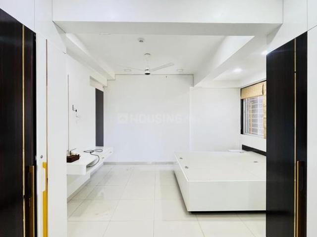 5 BHK Apartment in Ghorpadi for resale Pune. The reference number is 21141797