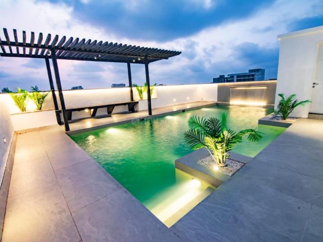 5 BHK Apartment in Khar West for rent Mumbai. The reference number is 17391146