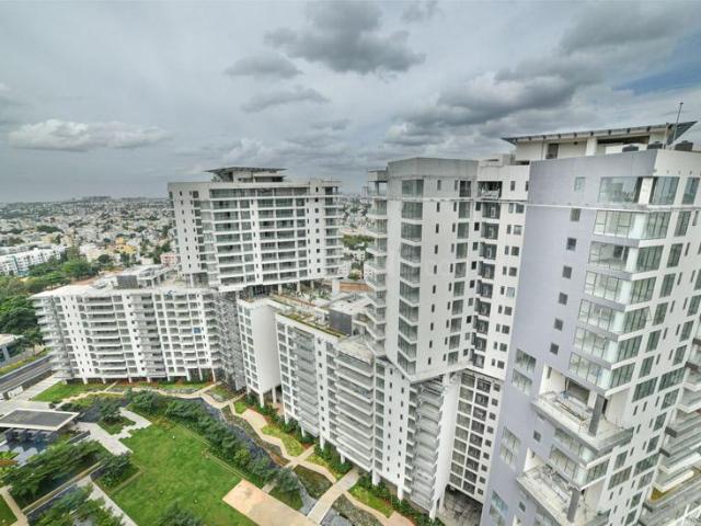 5 BHK Apartment in Hebbal for resale Bengaluru. The reference number is 21046254