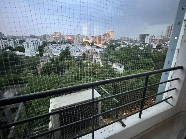 5 BHK Apartment in Jodhpur for rent Ahmedabad. The reference number is 21135569