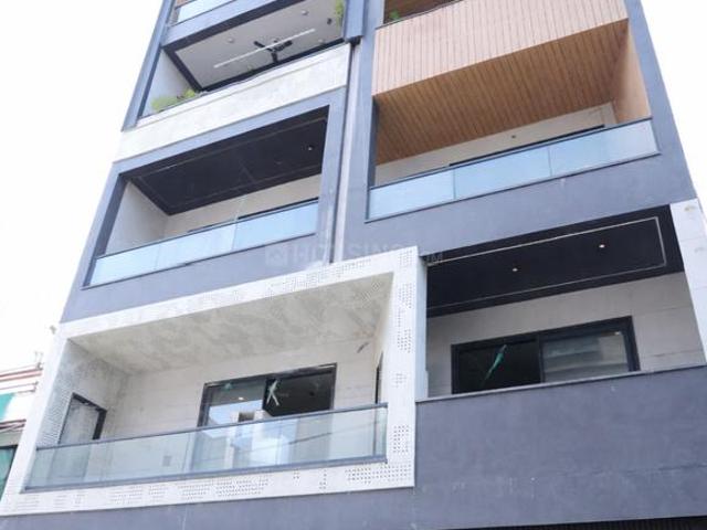 5 BHK Apartment in Model Town for resale New Delhi. The reference number is 20025046