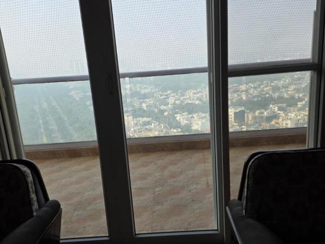 5 BHK Apartment in Sector 107 for rent Noida. The reference number is 19853056