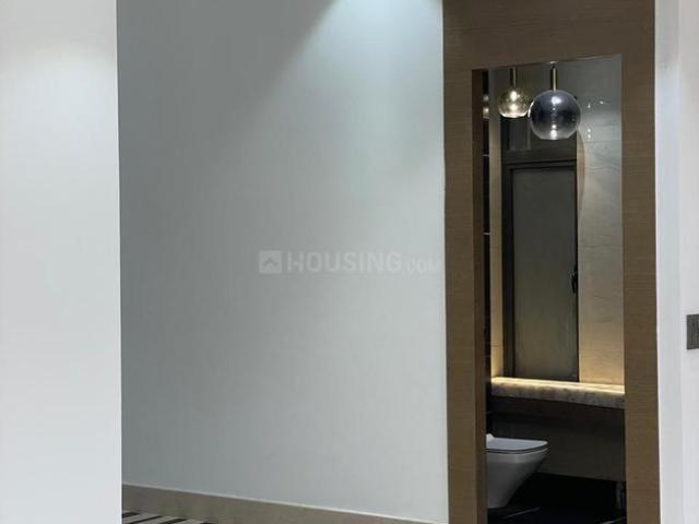 5 BHK Apartment in Sector 107 for resale Noida. The reference number is 20477596