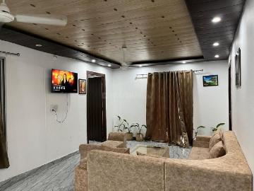 5 BHK Apartment in Sector 135 for rent Noida. The reference number is 20002815