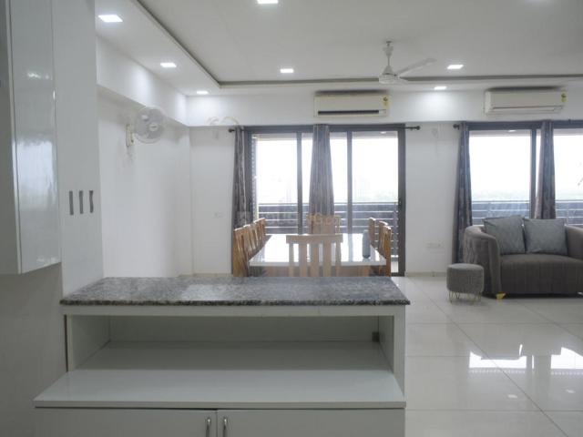 5 BHK Apartment in Shela for rent Ahmedabad. The reference number is 20861682