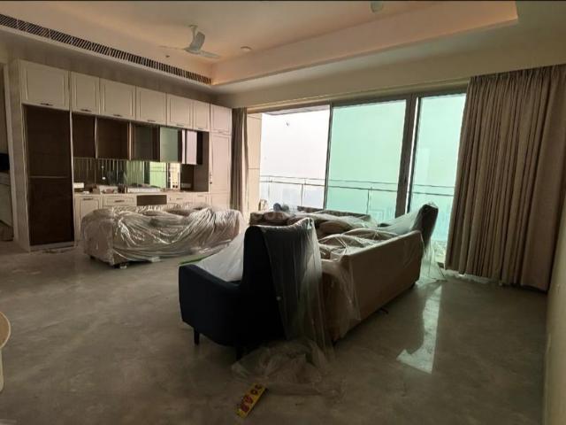 5 BHK Apartment in Parel for rent Mumbai. The reference number is 19471569