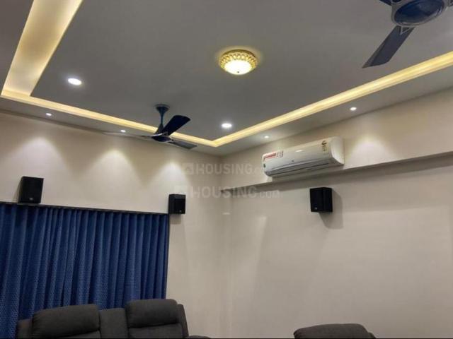 5 BHK Apartment in Vaishno Devi Circle for rent Ahmedabad. The reference number is 20872163