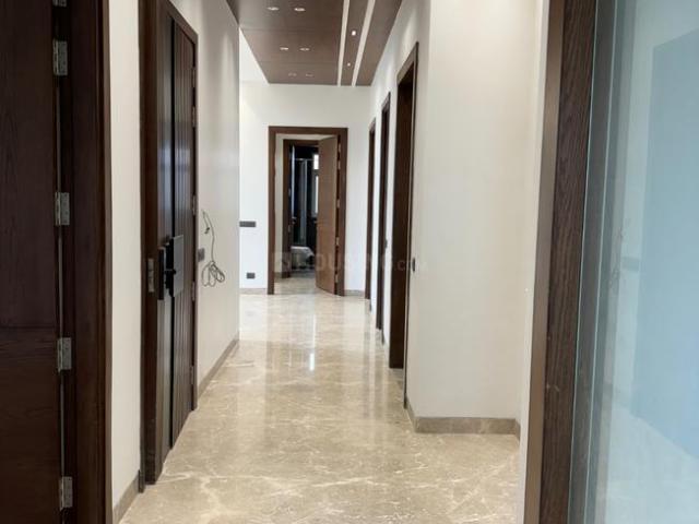 5 BHK Duplex in New Friends Colony for resale New Delhi. The reference number is 18394241