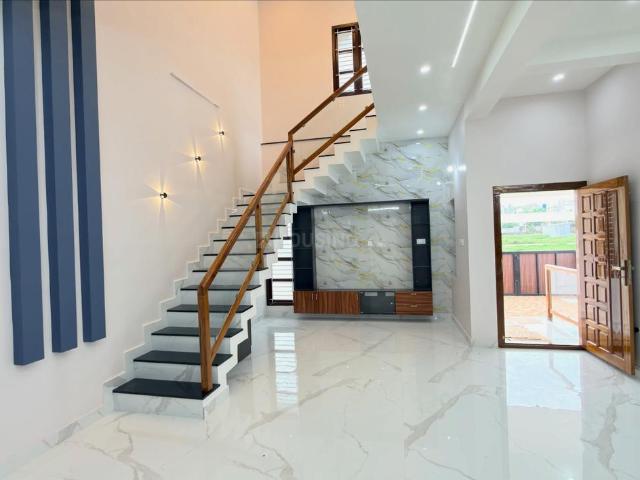 5 BHK Duplex in Santoshi Nagar for resale Raipur. The reference number is 21148622