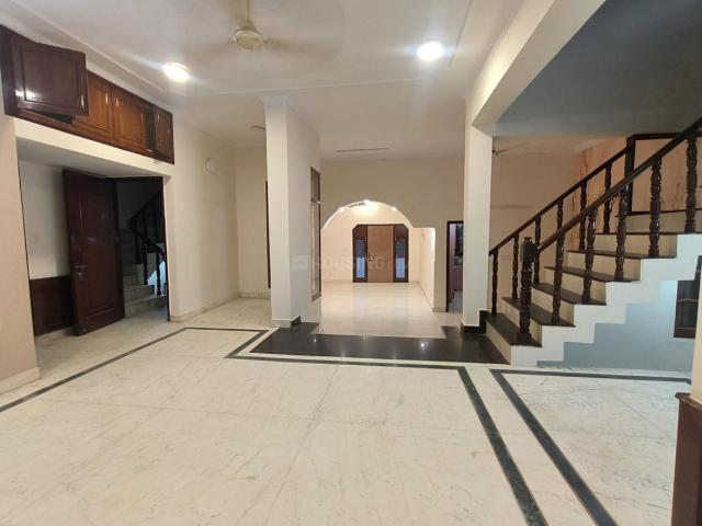 5 BHK Duplex in Sector 40 for rent Noida. The reference number is 21206086
