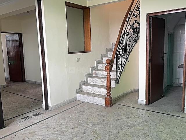 5 BHK Duplex in Sector 6 Dwarka for resale New Delhi. The reference number is 18649106