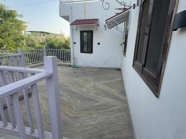 5 BHK Duplex in Vasant Kunj for rent New Delhi. The reference number is 21250225