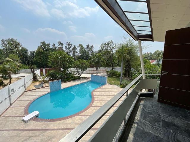 5 BHK Farm House in Chhattarpur for resale New Delhi. The reference number is 20430174