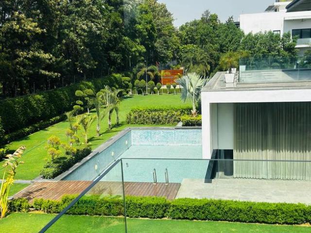 5 BHK Farm House in DLF Farms for resale New Delhi. The reference number is 20507039