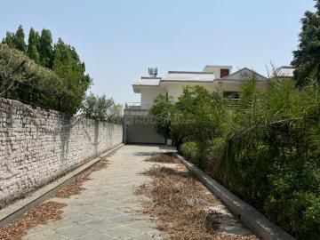 5 BHK Farm House in Satbari for resale New Delhi. The reference number is 20255718
