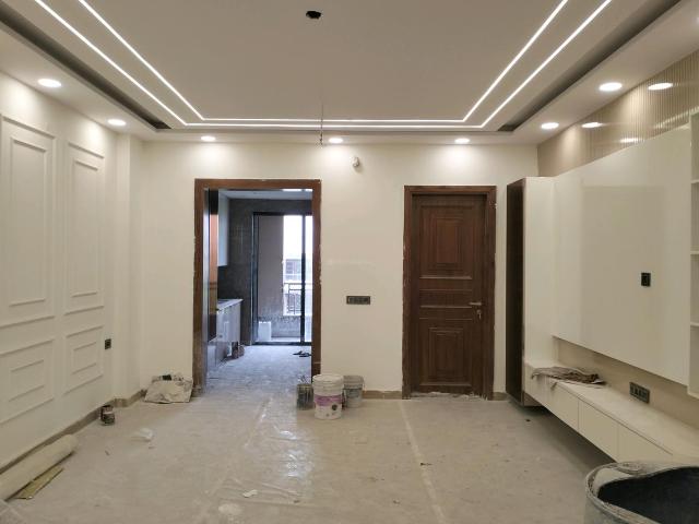 5 BHK Independent Builder Floor in Mukherjee Nagar for resale New Delhi. The reference number is 19778196