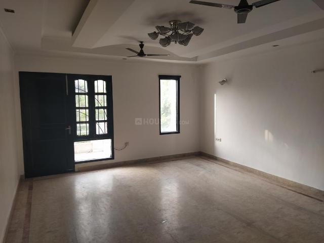 5 BHK Independent Builder Floor in Model Town for rent New Delhi. The reference number is 21211405