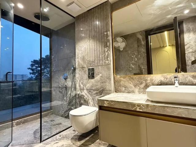 5 BHK Independent Builder Floor in Ashok Vihar for rent New Delhi. The reference number is 19862504