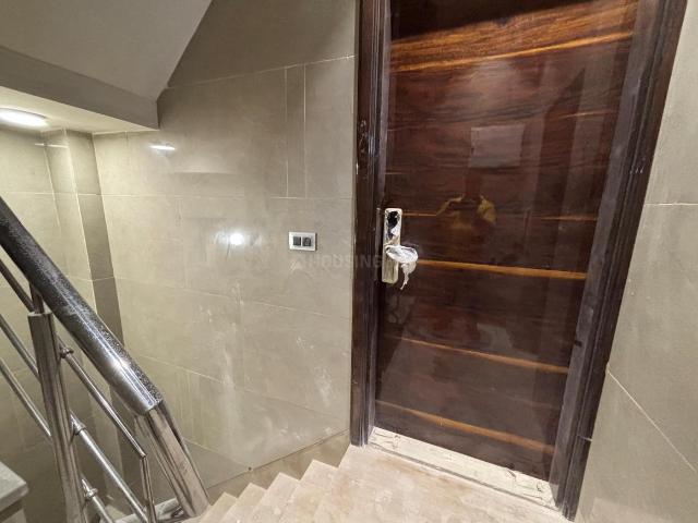 5 BHK Independent Builder Floor in GTB Nagar for resale New Delhi. The reference number is 17258383