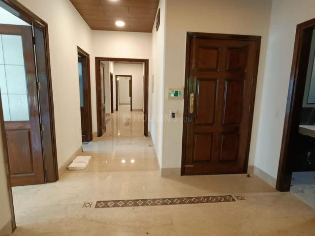 5 BHK Independent Builder Floor in Panchsheel Park for rent New Delhi. The reference number is 18837725