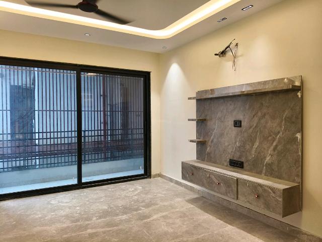 5 BHK Independent Builder Floor in Sector 57 for resale Gurgaon. The reference number is 20280354