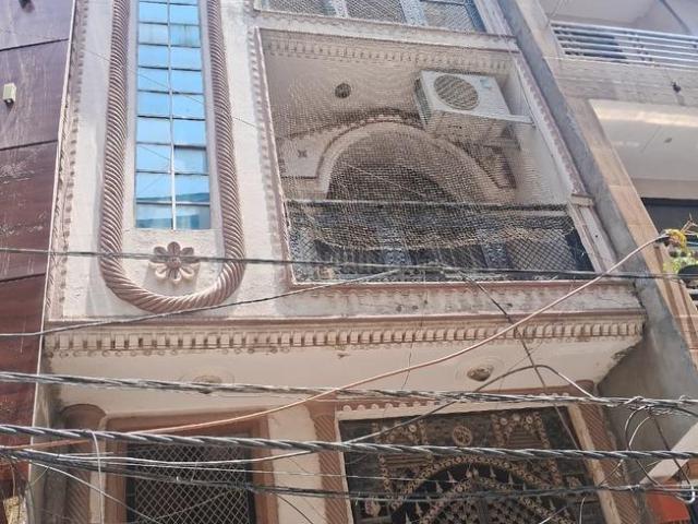 5 BHK Independent House in Uttam Nagar for resale New Delhi. The reference number is 20185649