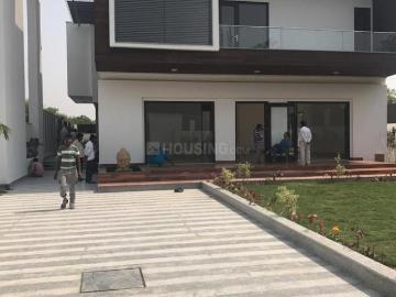 5 BHK Independent House in Vasant Kunj for rent New Delhi. The reference number is 18930761