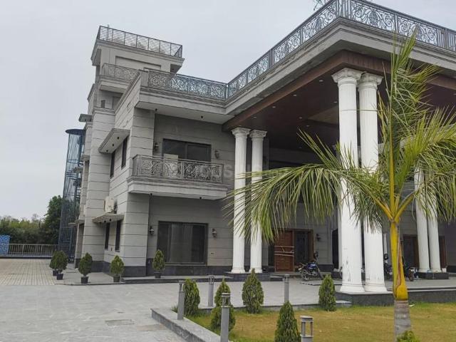 5 BHK Independent House in Vasant Kunj for resale New Delhi. The reference number is 19979306