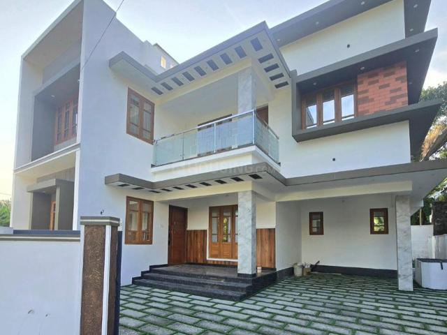 5 BHK Independent House in Aluva for resale Kochi. The reference number is 19274138