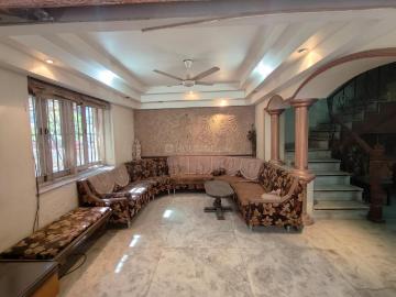 5 BHK Independent House in Ambawadi for resale Ahmedabad. The reference number is 18758607