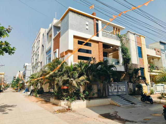 5 BHK Independent House in Beeramguda for resale Sangareddy. The reference number is 19960314