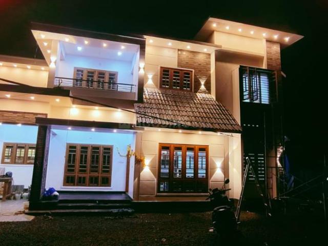 5 BHK Independent House in Edayar for resale Kochi. The reference number is 20259835
