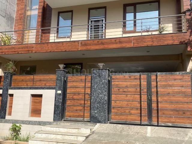 5 BHK Independent House in Eta I for resale Greater Noida. The reference number is 20815014