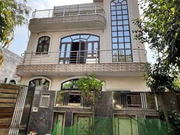 5 BHK Independent House in Gamma II for resale Greater Noida. The reference number is 19895674
