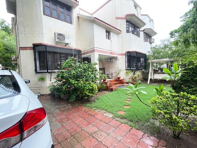 5 BHK Independent House in Ghuma for resale Ahmedabad. The reference number is 20669897