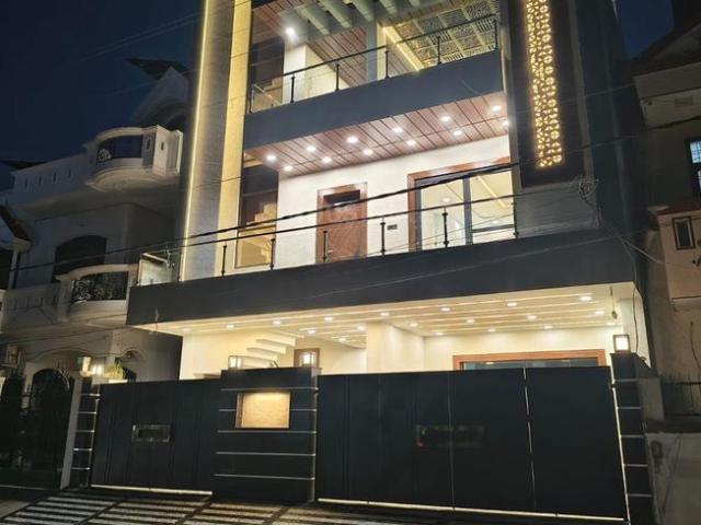 5 BHK Independent House in Gomti Nagar for resale Lucknow. The reference number is 20676210