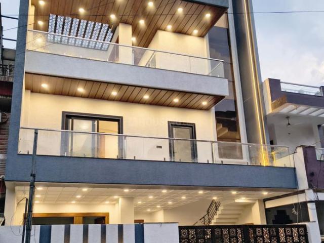 5 BHK Independent House in Gomti Nagar for resale Lucknow. The reference number is 20719133