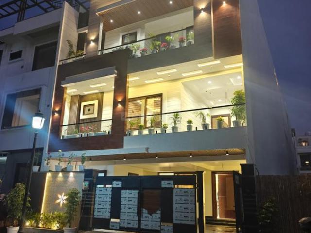 5 BHK Independent House in Gomti Nagar for resale Lucknow. The reference number is 21315660
