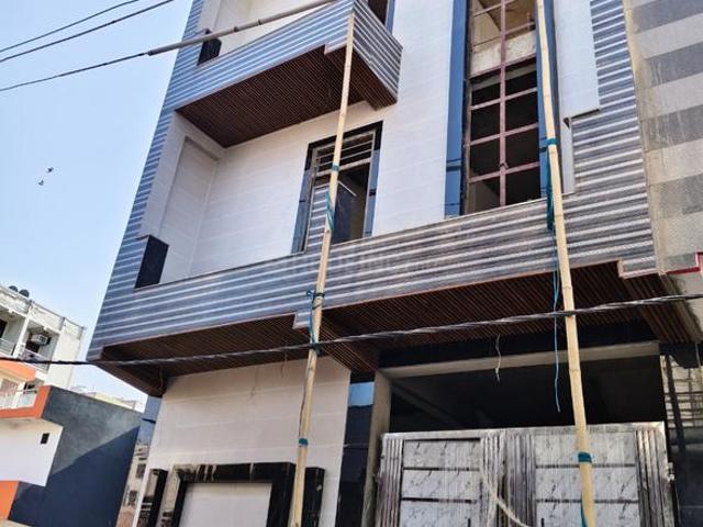 5 BHK Independent House in Govindpuram for resale Ghaziabad. The reference number is 19884094