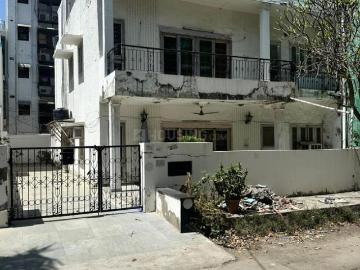 5 BHK Independent House in Janakpuri for resale New Delhi. The reference number is 19978252