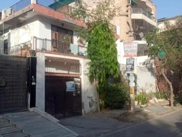 5 BHK Independent House in Janakpuri for resale New Delhi. The reference number is 19998857