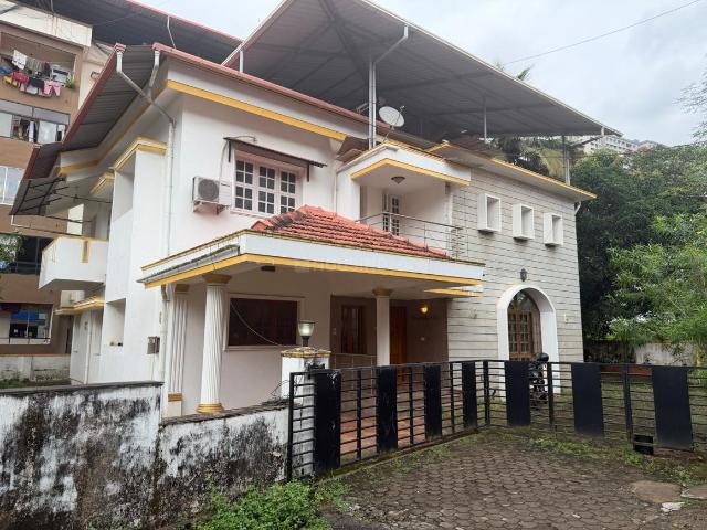5 BHK Independent House in Kadri for rent Mangalore. The reference number is 21339381