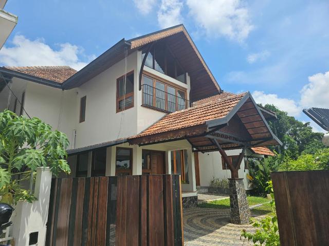 5 BHK Independent House in Kakkanad for resale Kochi. The reference number is 20242999