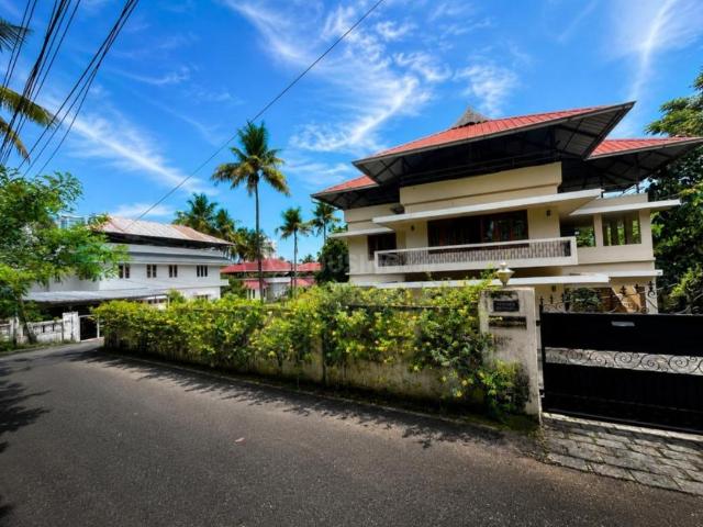 5 BHK Independent House in Kakkanad for resale Kochi. The reference number is 20625791