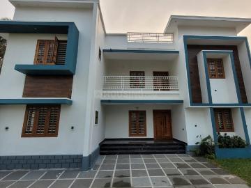 5 BHK Independent House in Marathakkara for resale Thrissur. The reference number is 19843915