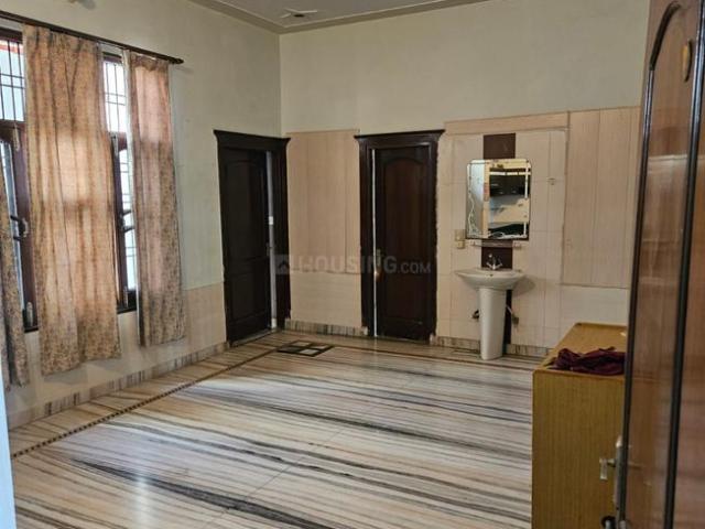 5 BHK Independent House in Model Town for rent Bathinda. The reference number is 21311028